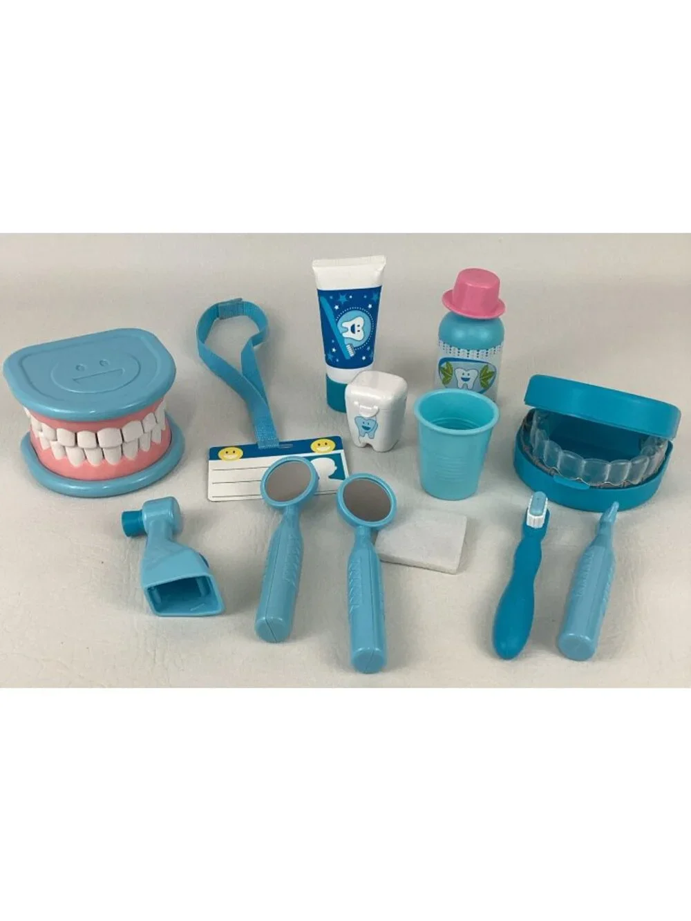 Melissa & Doug Super Smile Dentist Play Set Pretend Teeth Oral Doctor Kit Toy
